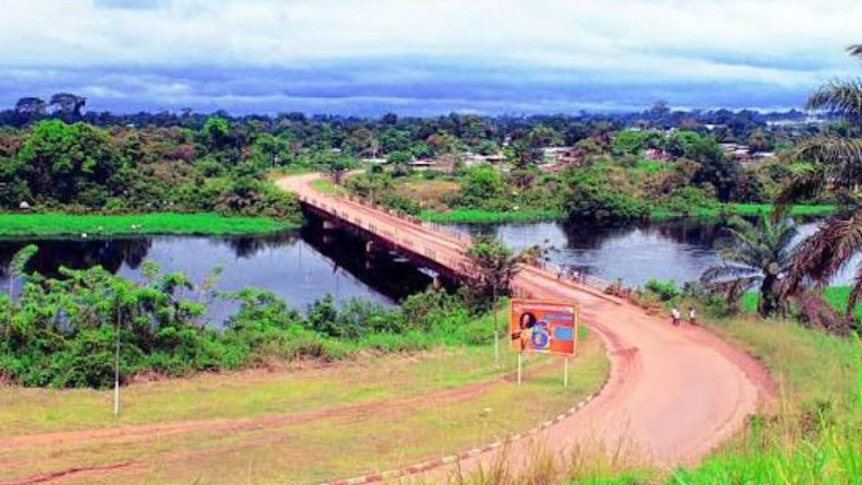 Ogoou&eacute;-Ivindo : un jeune homme port&eacute; disparu apr&egrave;s s&rsquo;&ecirc;tre jet&eacute; du pont de Makokou